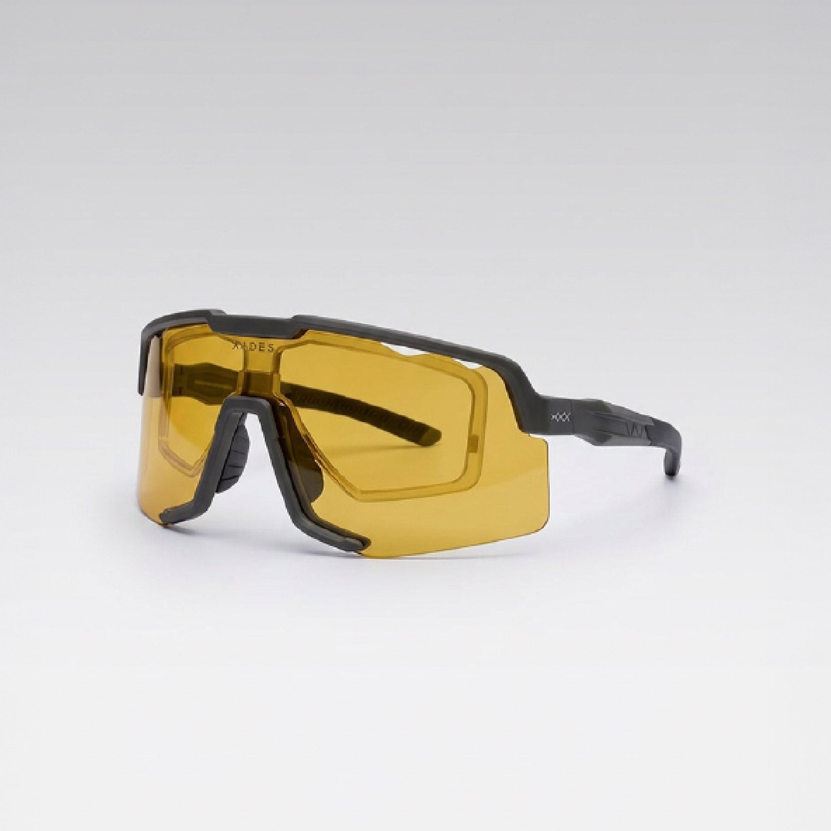 gris/amarillo