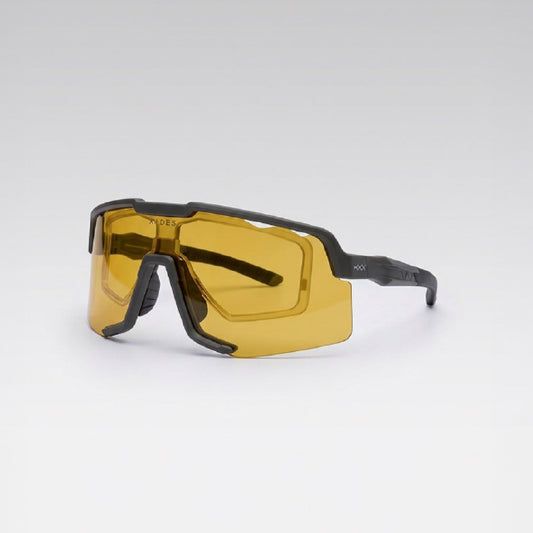 gris/amarillo